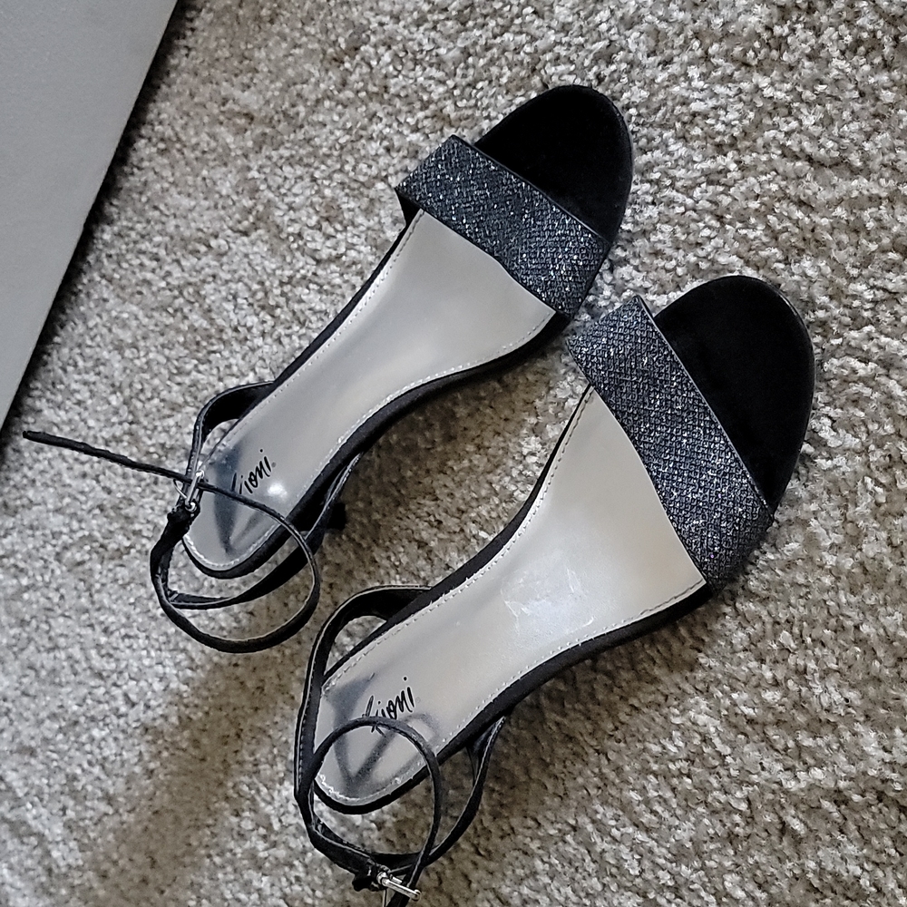 Women's shoes